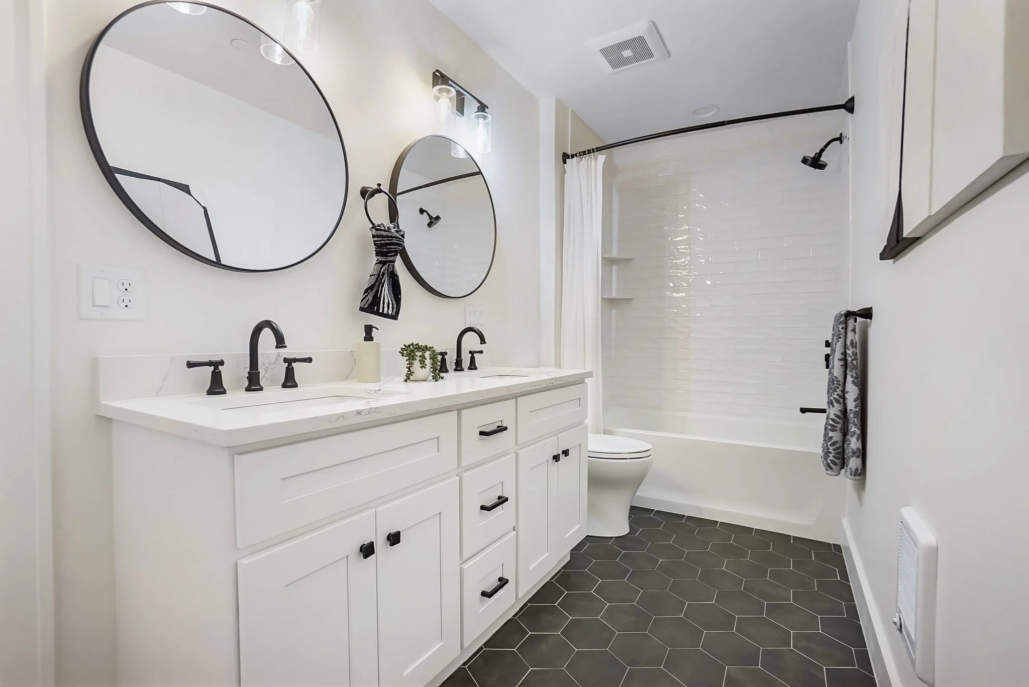 3 bed, 2 bath apartment for rent at 34 Salem St Unit 201, Medford — photo 4 of 22