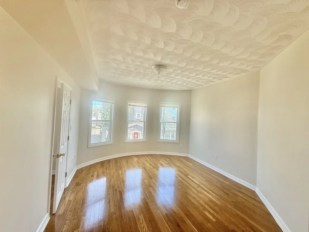 3 bed, 1 bath apartment for rent at 34 School St Unit 2, Everett — photo 3 of 19