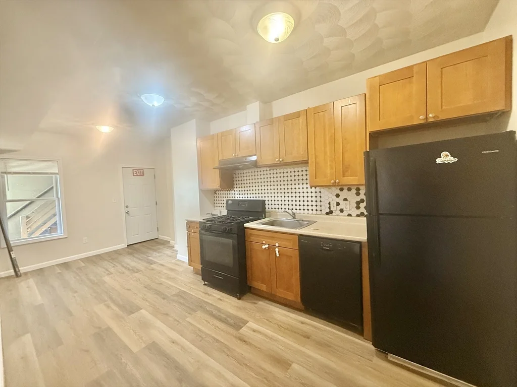 3 bed, 1 bath apartment for rent at 34 School St Unit 2, Everett — photo 15 of 19