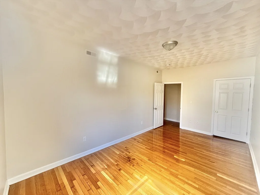 3 bed, 1 bath apartment for rent at 34 School St Unit 2, Everett — photo 18 of 19