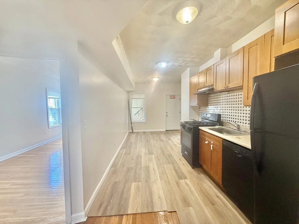 3 bed, 1 bath apartment for rent at 34 School St Unit 2, Everett — photo 14 of 19