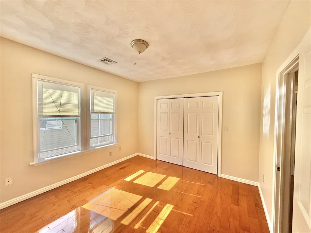 3 bed, 1 bath apartment for rent at 34 School St Unit 3, Everett — photo 13 of 15