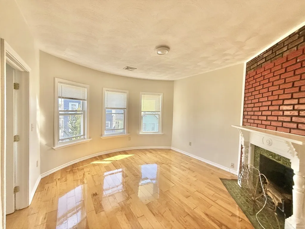 3 bed, 1 bath apartment for rent at 34 School St Unit 3, Everett — photo 12 of 15