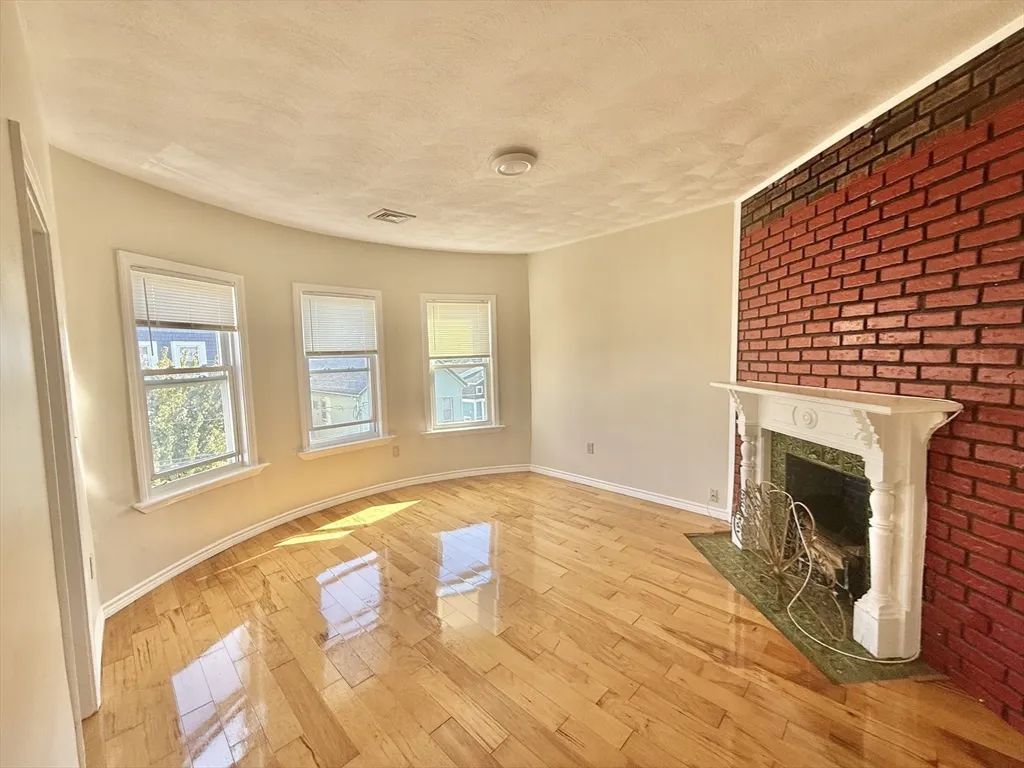 3 bed, 1 bath apartment for rent at 34 School St Unit 3, Everett — photo 10 of 15