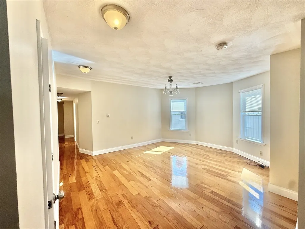 3 bed, 1 bath apartment for rent at 34 School St Unit 3, Everett — photo 4 of 15