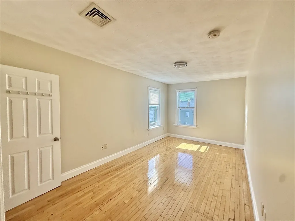 3 bed, 1 bath apartment for rent at 34 School St Unit 3, Everett — photo 8 of 15