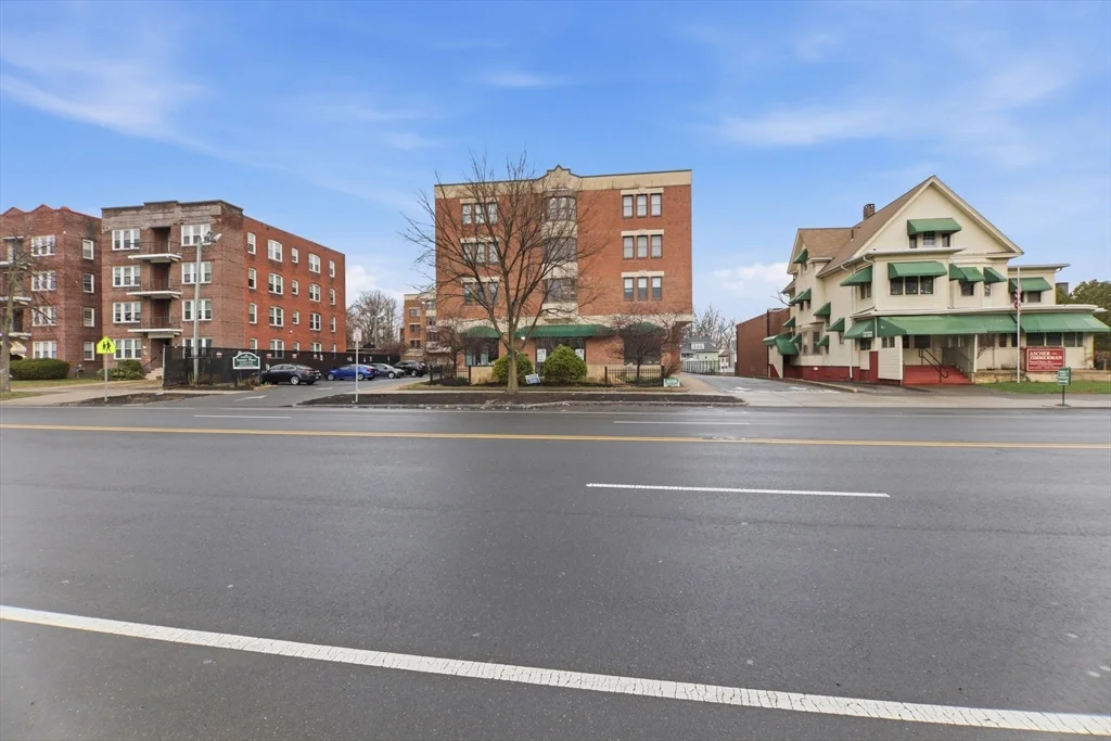 2 bed, 2 bath apartment for rent at 34 Sumner Ave Unit 210, Forest Park — photo 2 of 25