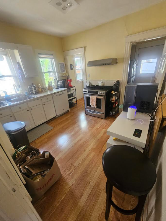 3 bed, 1 bath apartment for rent at 34 Sunset Rd Unit 2a, West Somerville — photo 4 of 9