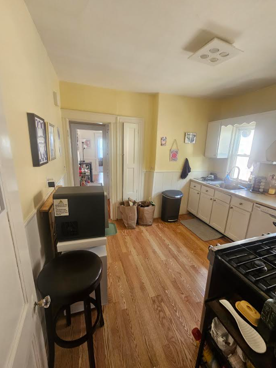 3 bed, 1 bath apartment for rent at 34 Sunset Rd Unit 2a, West Somerville — photo 5 of 9