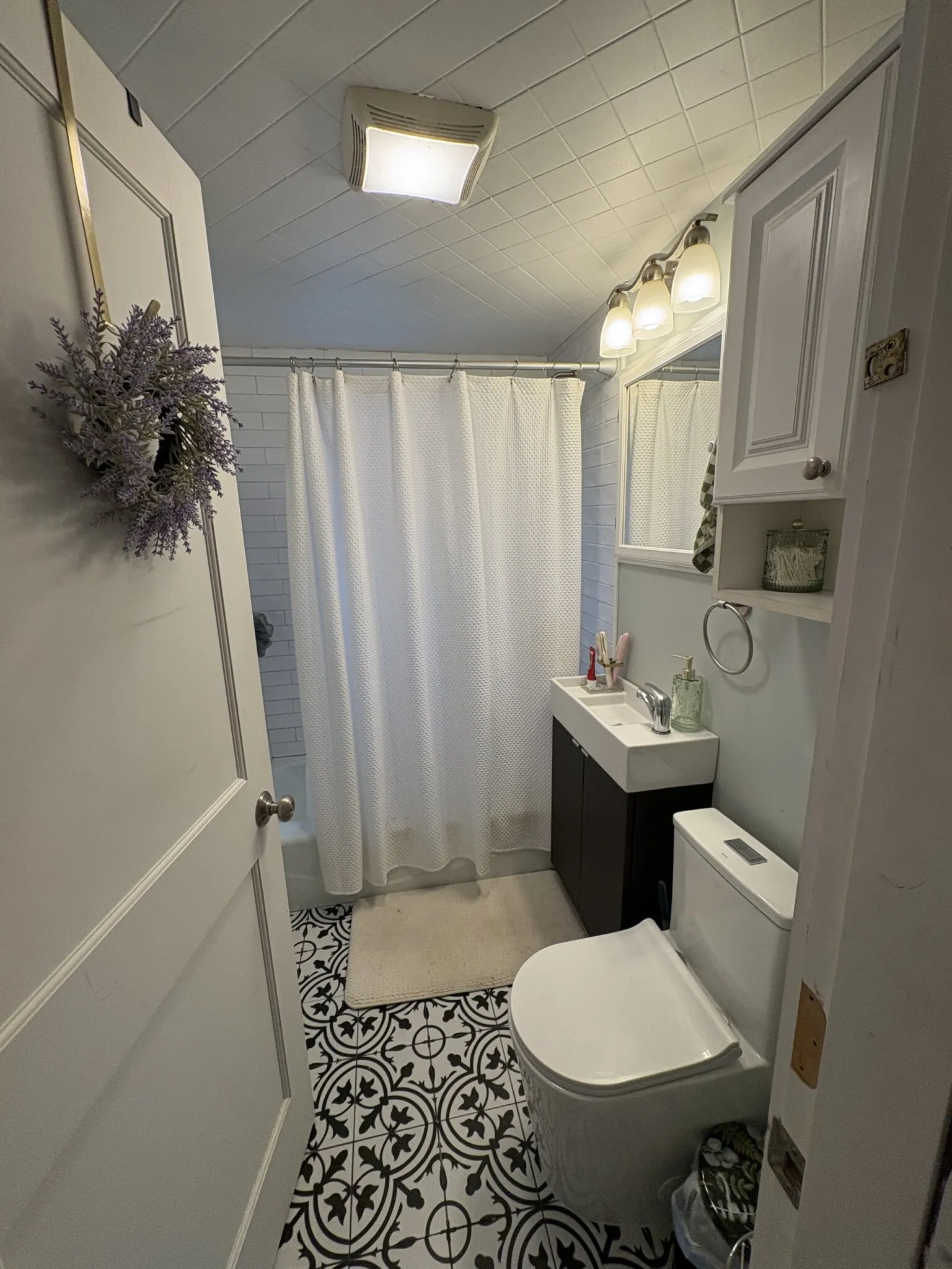 3 bed, 1 bath apartment for rent at 34 Sunset Rd Unit a2, West Somerville — photo 9 of 18