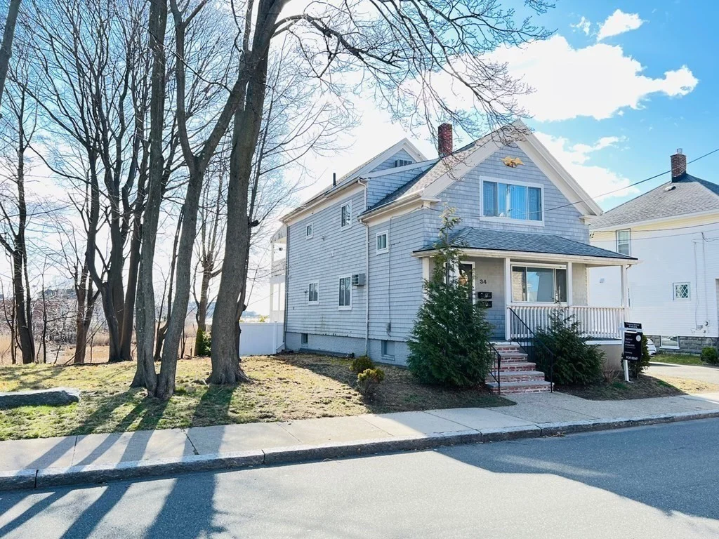 2 bed, 1 bath apartment for rent at 34 Sunyside Ave Unit 1, Winthrop — photo 4 of 15