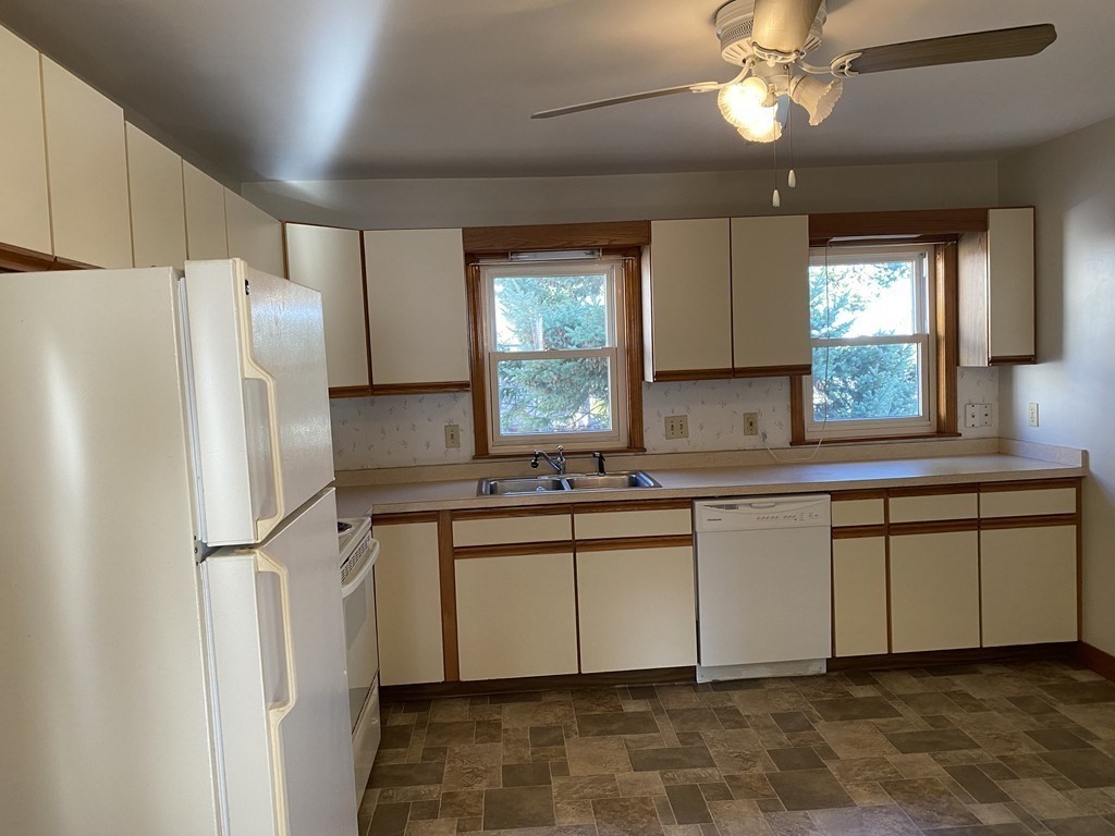 2 bed, 1 bath apartment for rent at 34 Ten Hills Rd Unit 2, Ten Hills — photo 3 of 15
