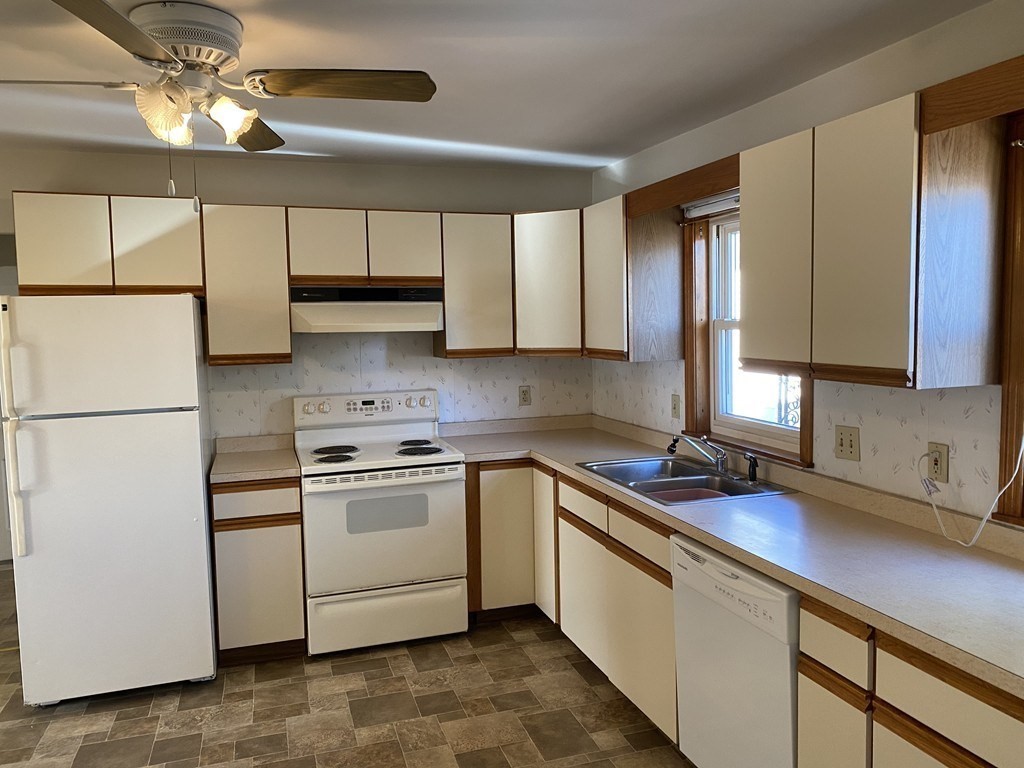 2 bed, 1 bath apartment for rent at 34 Ten Hills Rd Unit 2, Ten Hills — photo 4 of 15