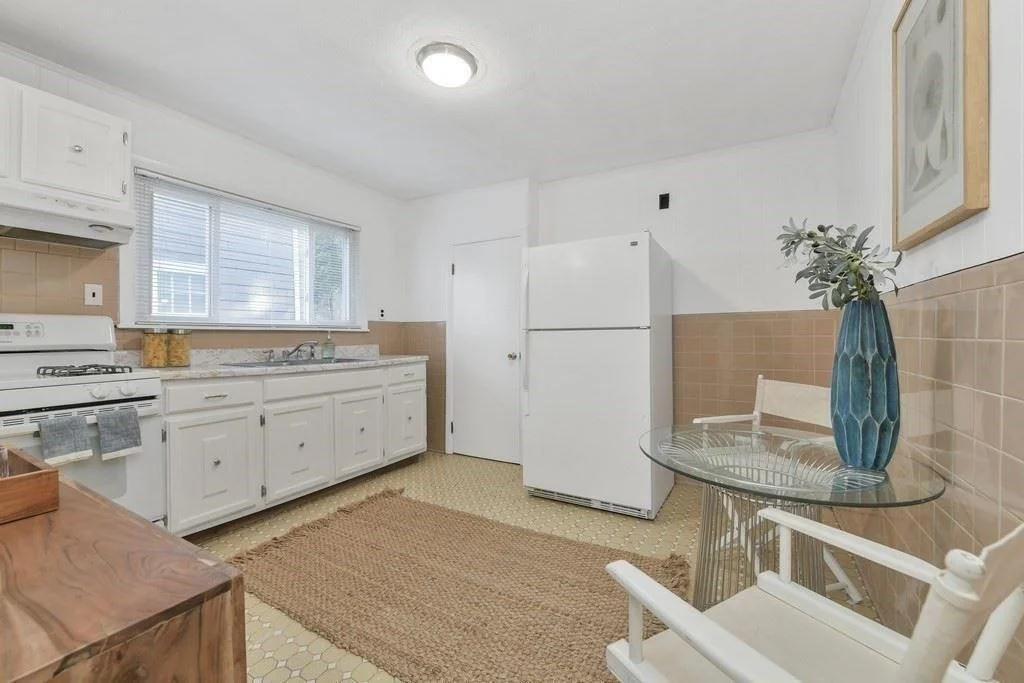 2 bed, 1 bath apartment for rent at 34 Thingvalla Ave Unit 0, Cambridge — photo 3 of 12