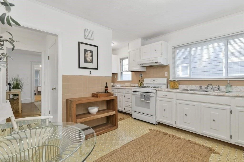 2 bed, 1 bath apartment for rent at 34 Thingvalla Ave Unit 0, Cambridge — photo 4 of 12