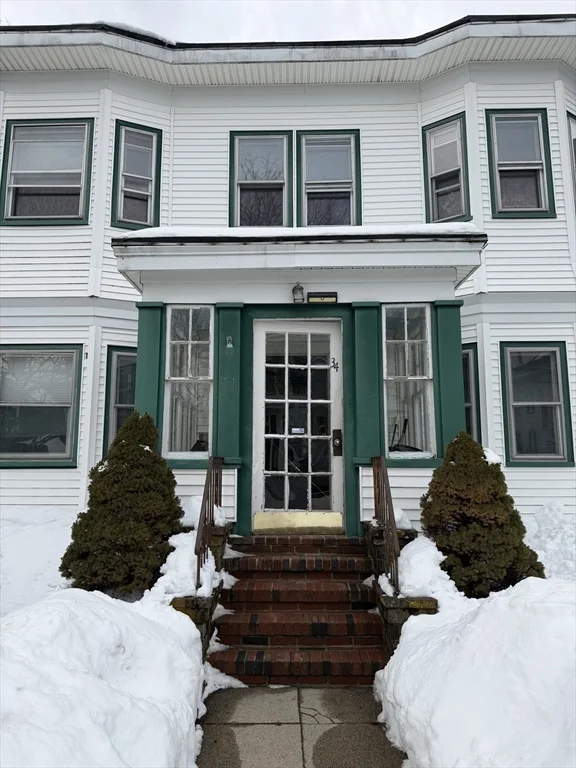 1 bed, 1 bath apartment for rent at 34 Titcomb Unit 2, Newburyport — photo 1 of 9