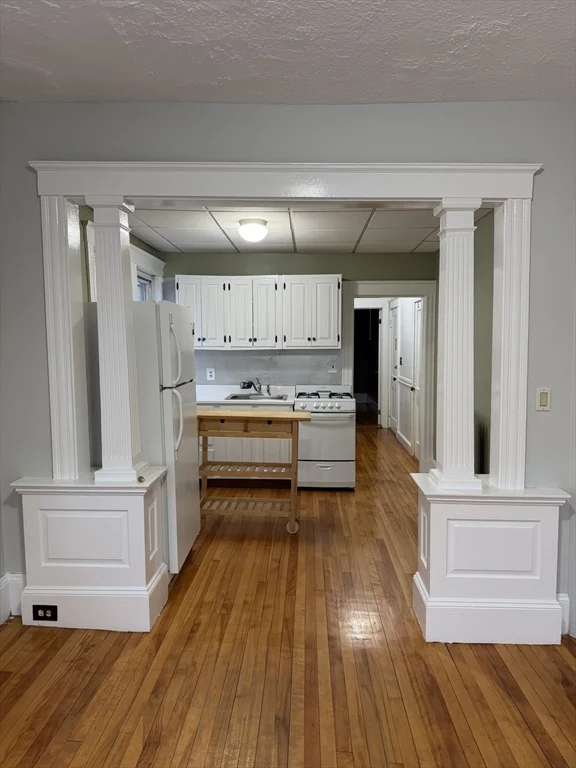 1 bed, 1 bath apartment for rent at 34 Titcomb Unit 2, Newburyport — photo 4 of 9