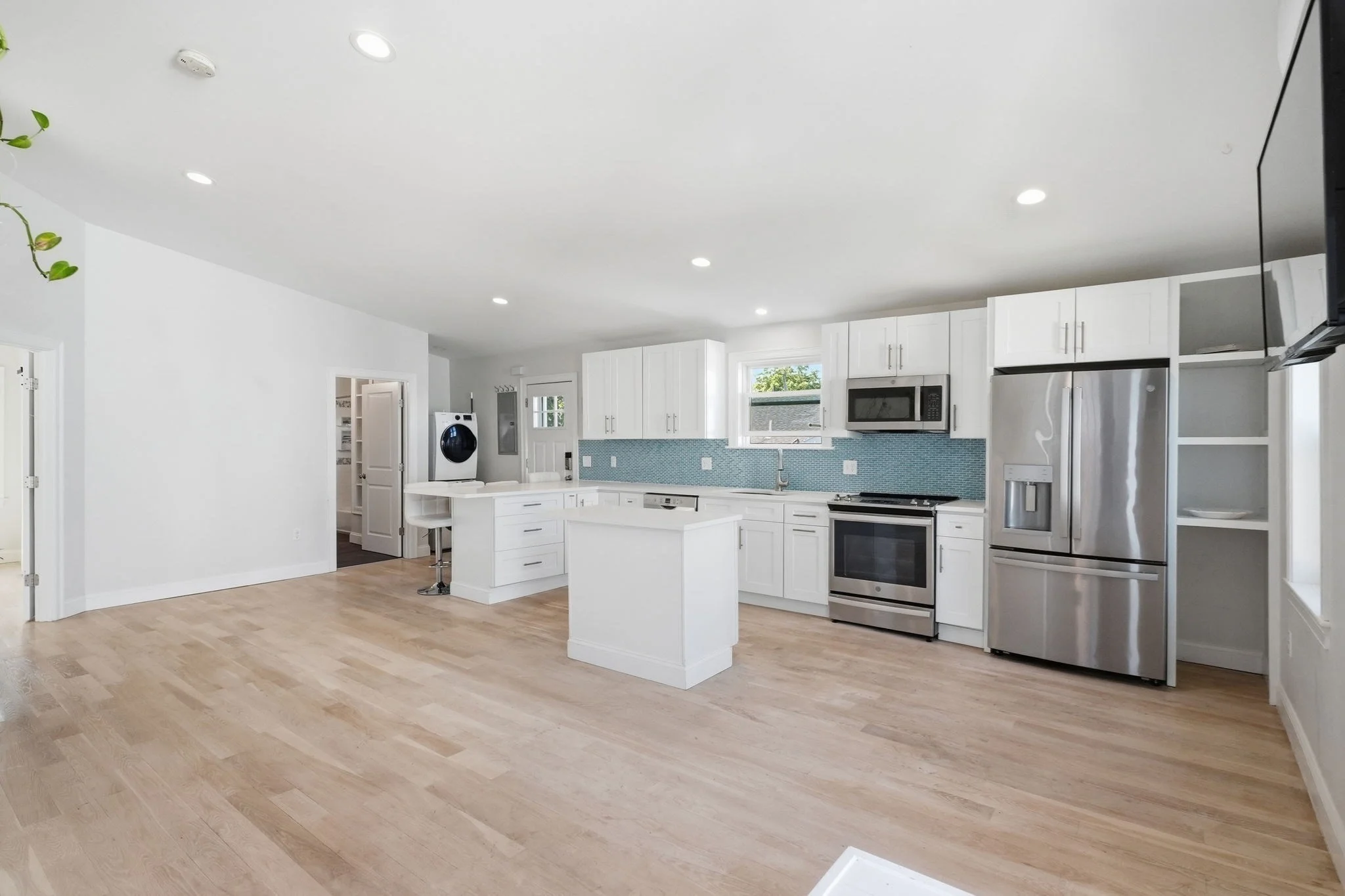 2 bed, 2 bath apartment for rent at 34 Underhill St Unit 4, Winthrop Beach — photo 3 of 17