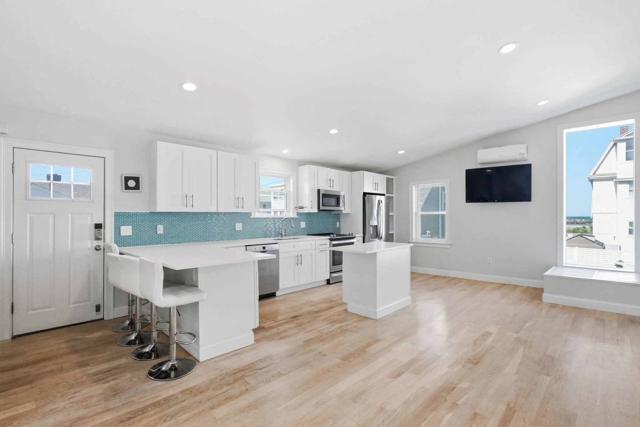 2 bed, 2 bath apartment for rent at 34 Underhill St Unit 4, Winthrop Beach — photo 5 of 17