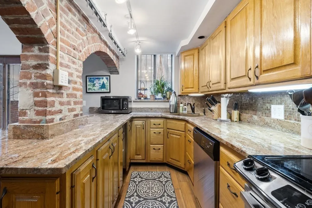 3 bed, 2 bath apartment for rent at 34 Union Park Unit 1, South End — photo 2 of 11