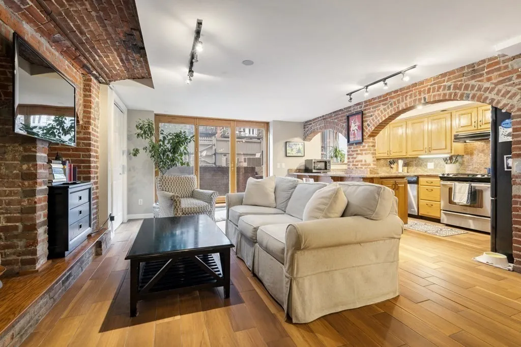3 bed, 2 bath apartment for rent at 34 Union Park Unit 1, South End — photo 3 of 11