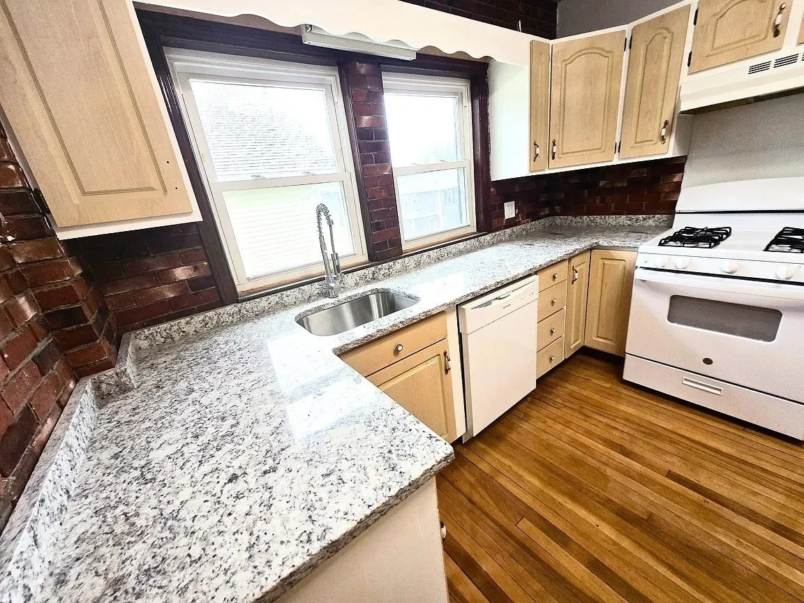 4 bed, 2 bath apartment for rent at 34 Upland Rd Unit 2, Belmont — photo 3 of 12