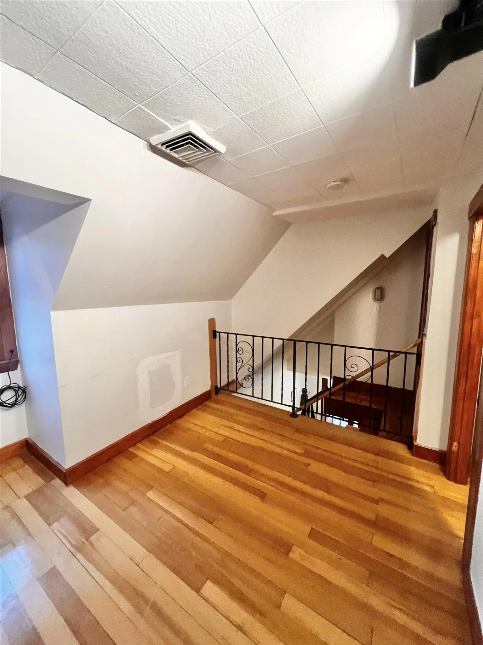 4.5 bed, 2 bath apartment for rent at 34 William St Unit 2, South Medford — photo 13 of 19