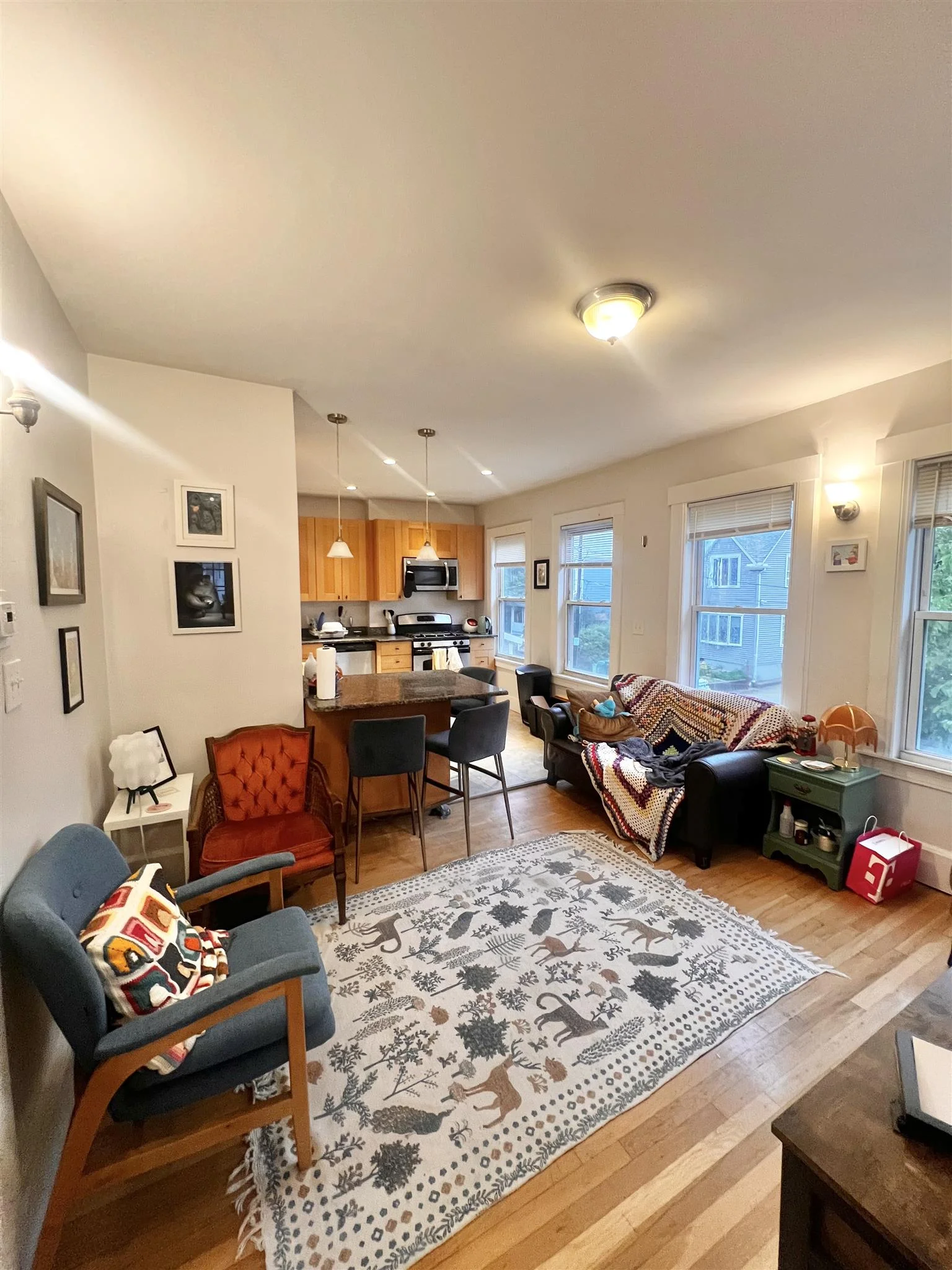 4.5 bed, 2 bath apartment for rent at 34 William St Unit 2, South Medford — photo 3 of 19