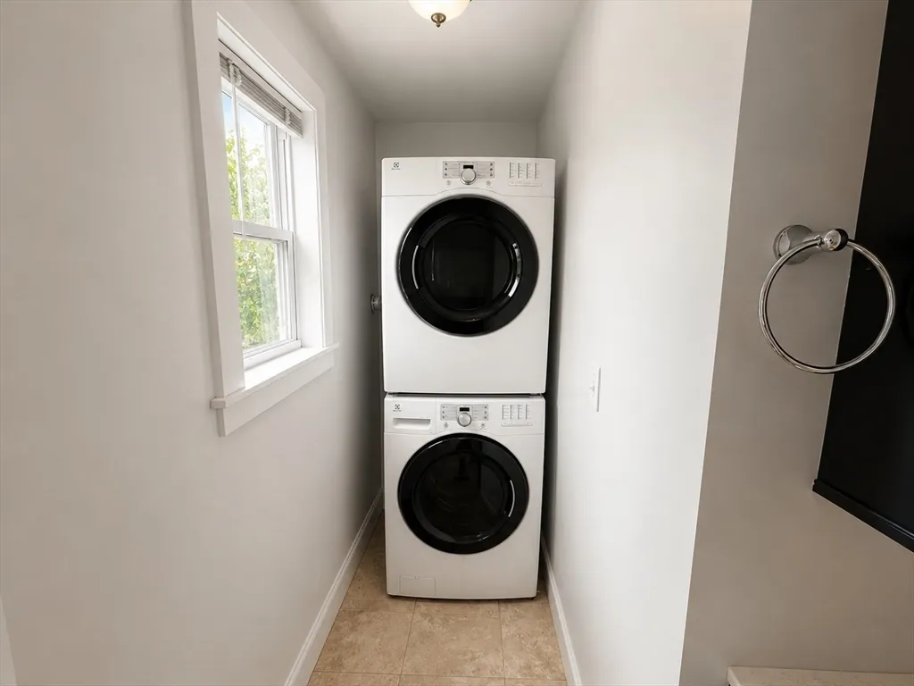 4 bed, 2 bath apartment for rent at 34 William St Unit 2, Tufts University — photo 8 of 22