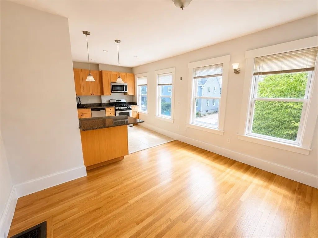 4 bed, 2 bath apartment for rent at 34 William St Unit 2, Tufts University — photo 2 of 22