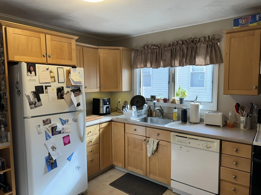 2 bed, 1 bath apartment for rent at 34 Woods Ave Unit 2, West Somerville