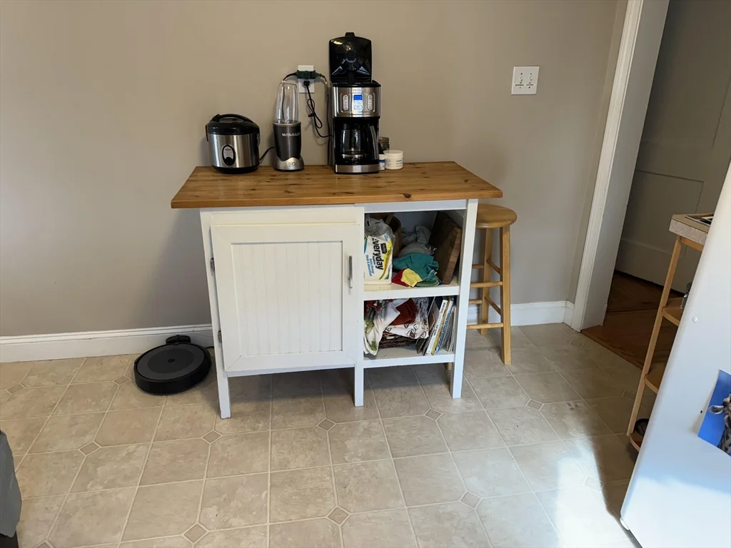 2 bed, 1 bath apartment for rent at 34 Woods Ave Unit 2, West Somerville — photo 3 of 11