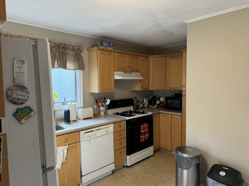 2 bed, 1 bath apartment for rent at 34 Woods Ave Unit 2, West Somerville — photo 2 of 11