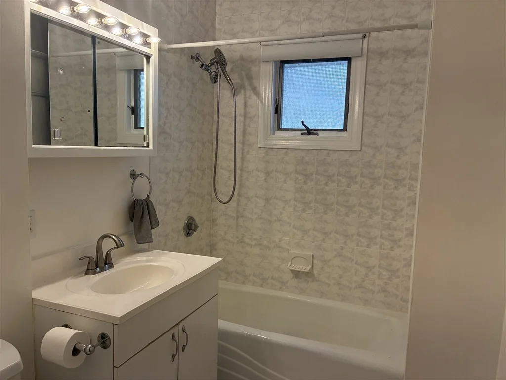 2 bed, 1 bath apartment for rent at 34 Worcester St Unit 34, Belmont — photo 14 of 22
