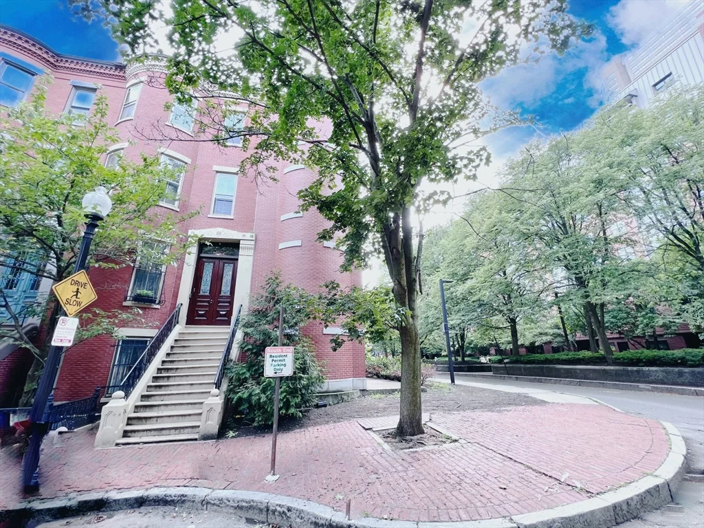 1 bed, 1 bath apartment for rent at 34 Yarmouth St Unit 3, South End