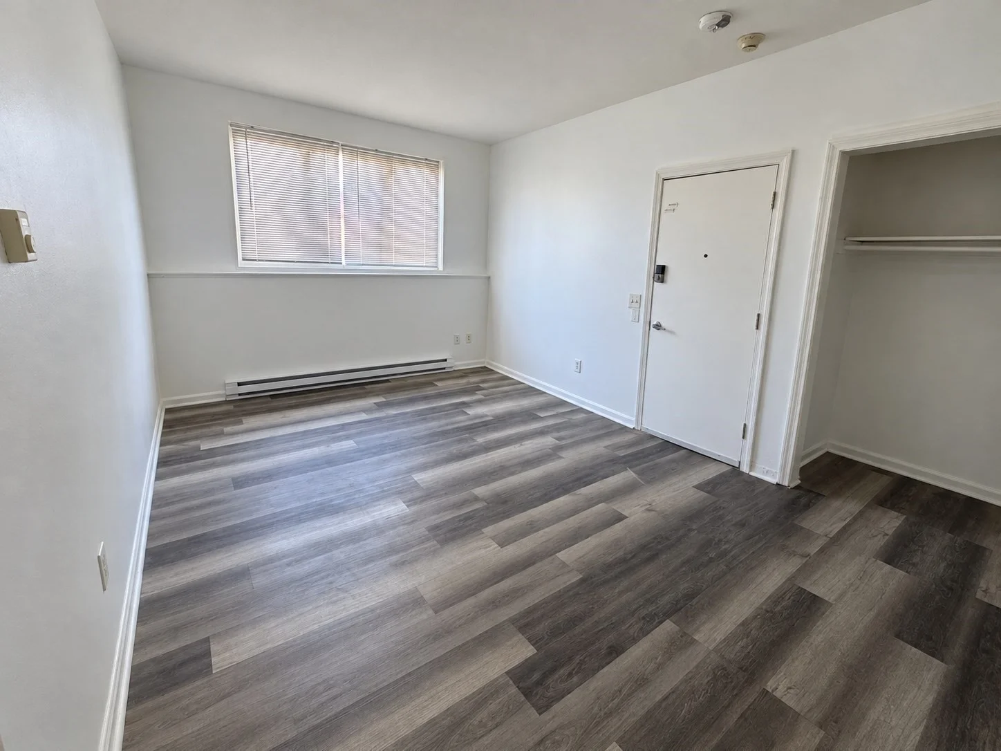 2 bed, 1 bath apartment for rent at 340 Appleton St Unit 2, Holyoke — photo 3 of 10