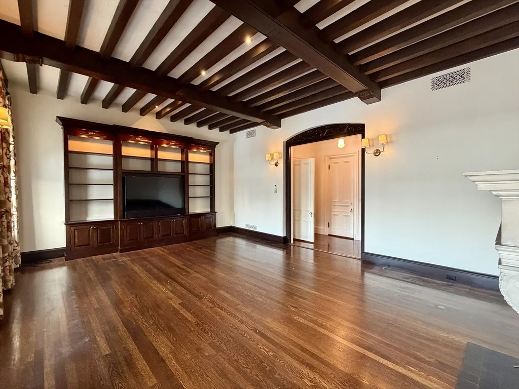 3 bed, 2 bath apartment for rent at 340 Beacon St Unit 2/3, Back Bay — photo 2 of 16