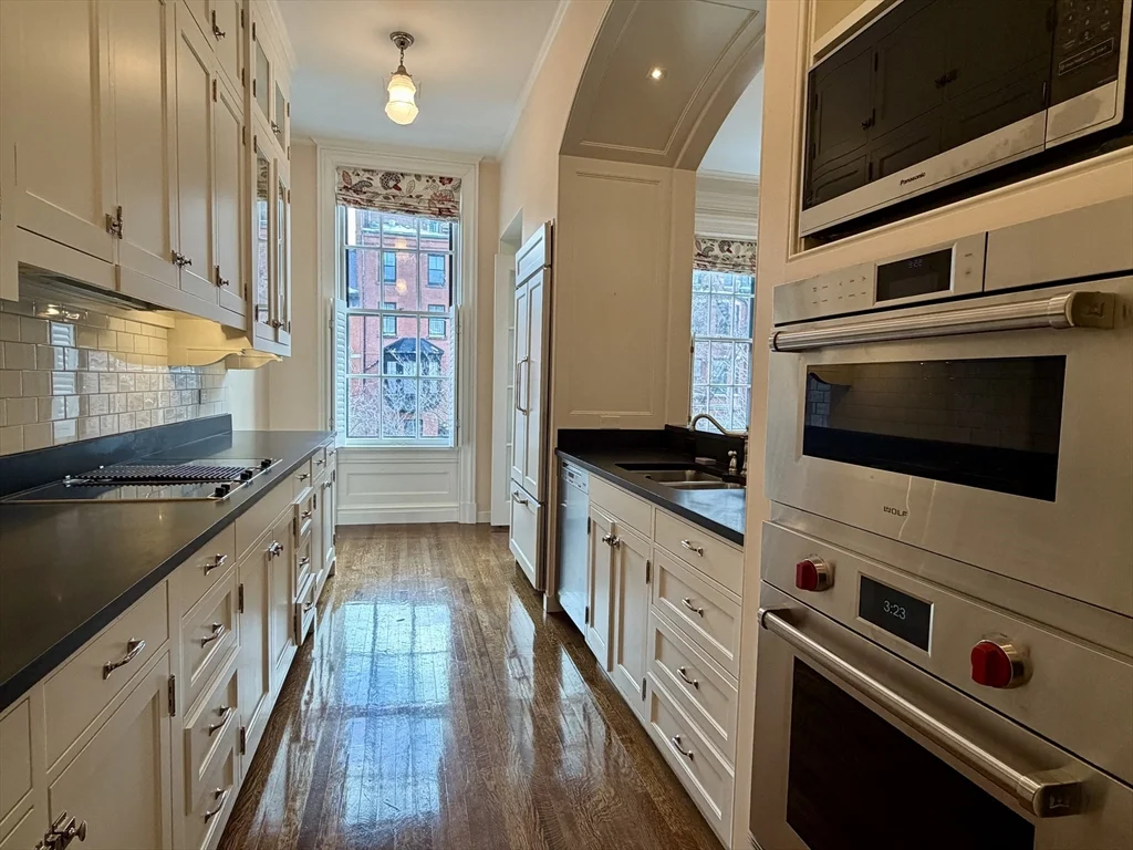 3 bed, 2 bath apartment for rent at 340 Beacon St Unit 2/3, Back Bay — photo 3 of 16