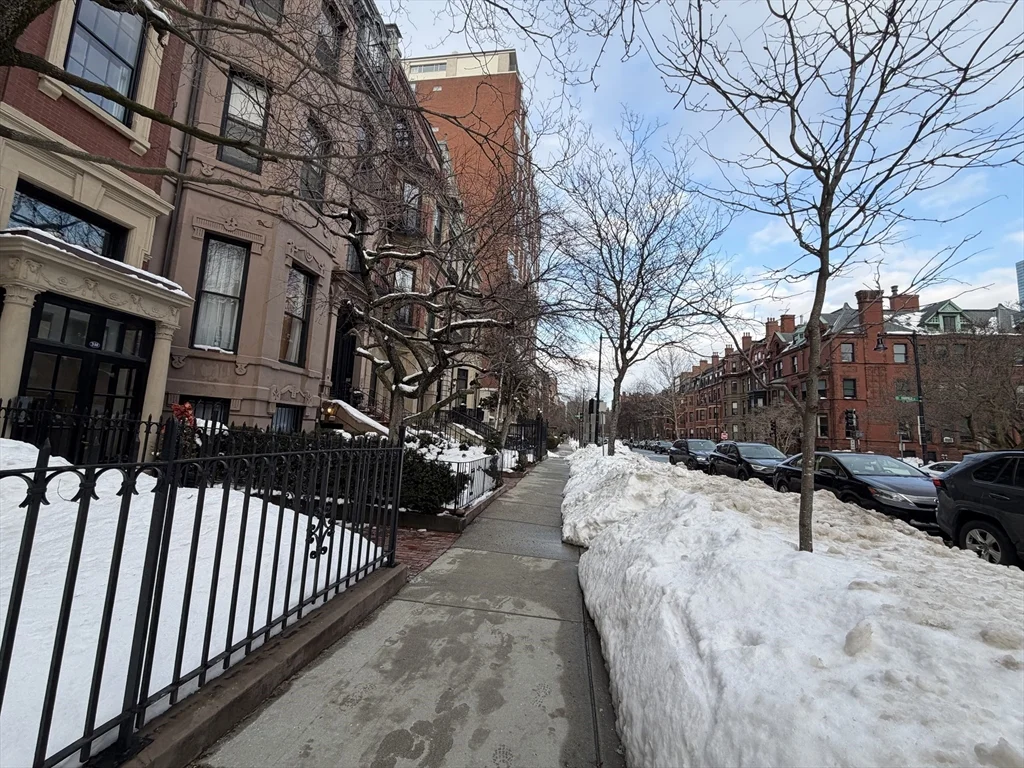 3 bed, 2 bath apartment for rent at 340 Beacon St Unit 2/3, Back Bay — photo 10 of 16