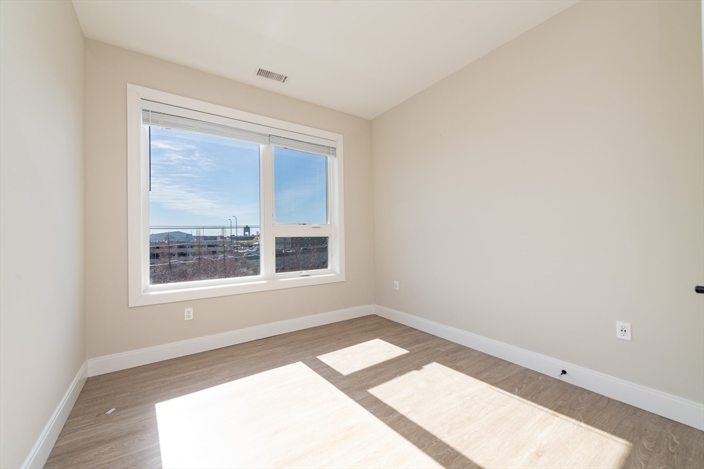 2 bed, 1 bath apartment for rent at 340 Bremen St Unit 402, East Boston — photo 3 of 9
