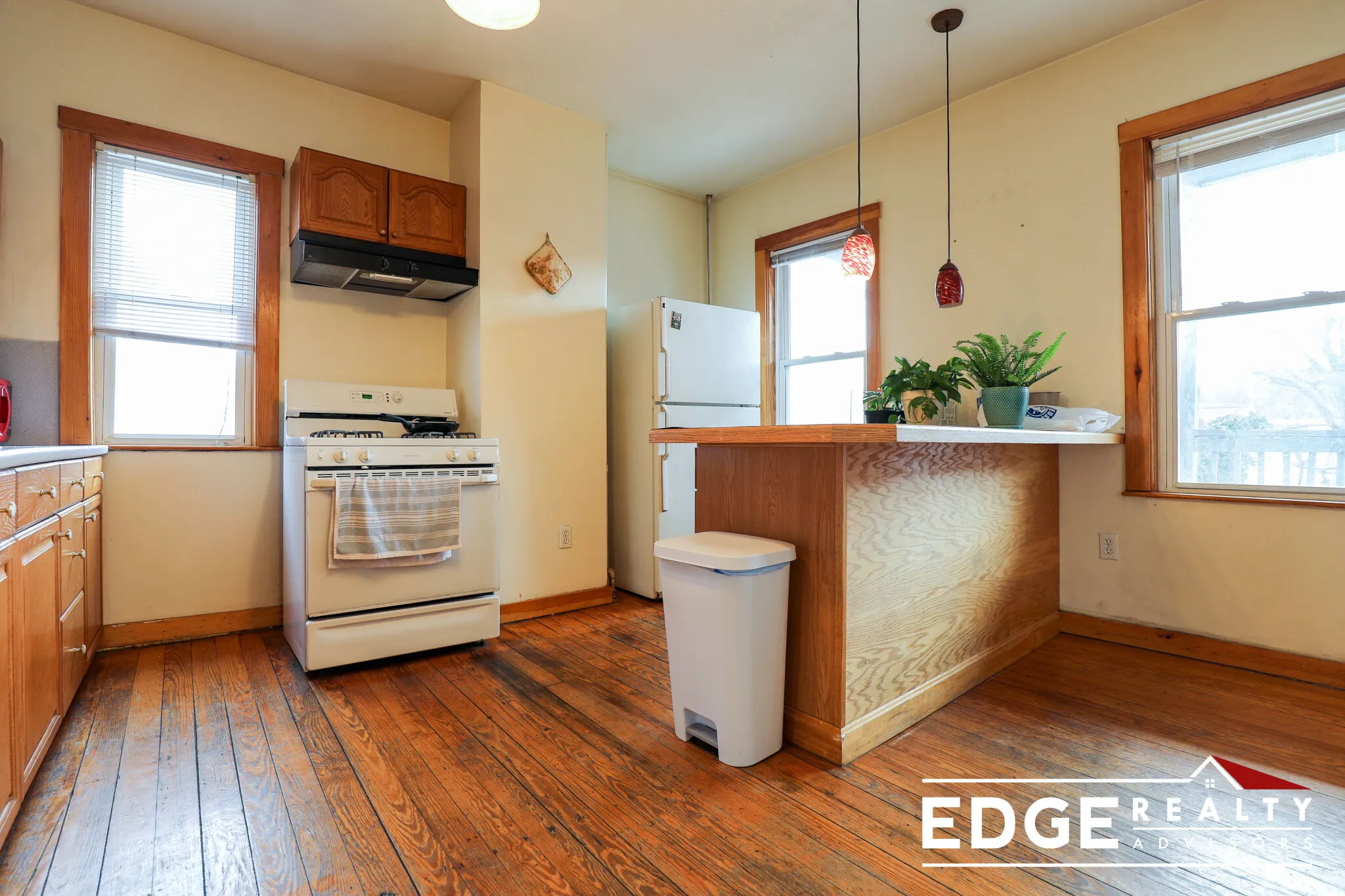 4 bed, 2 bath apartment for rent at 340 Faneuil St Unit 2, Oak Square — photo 4 of 14