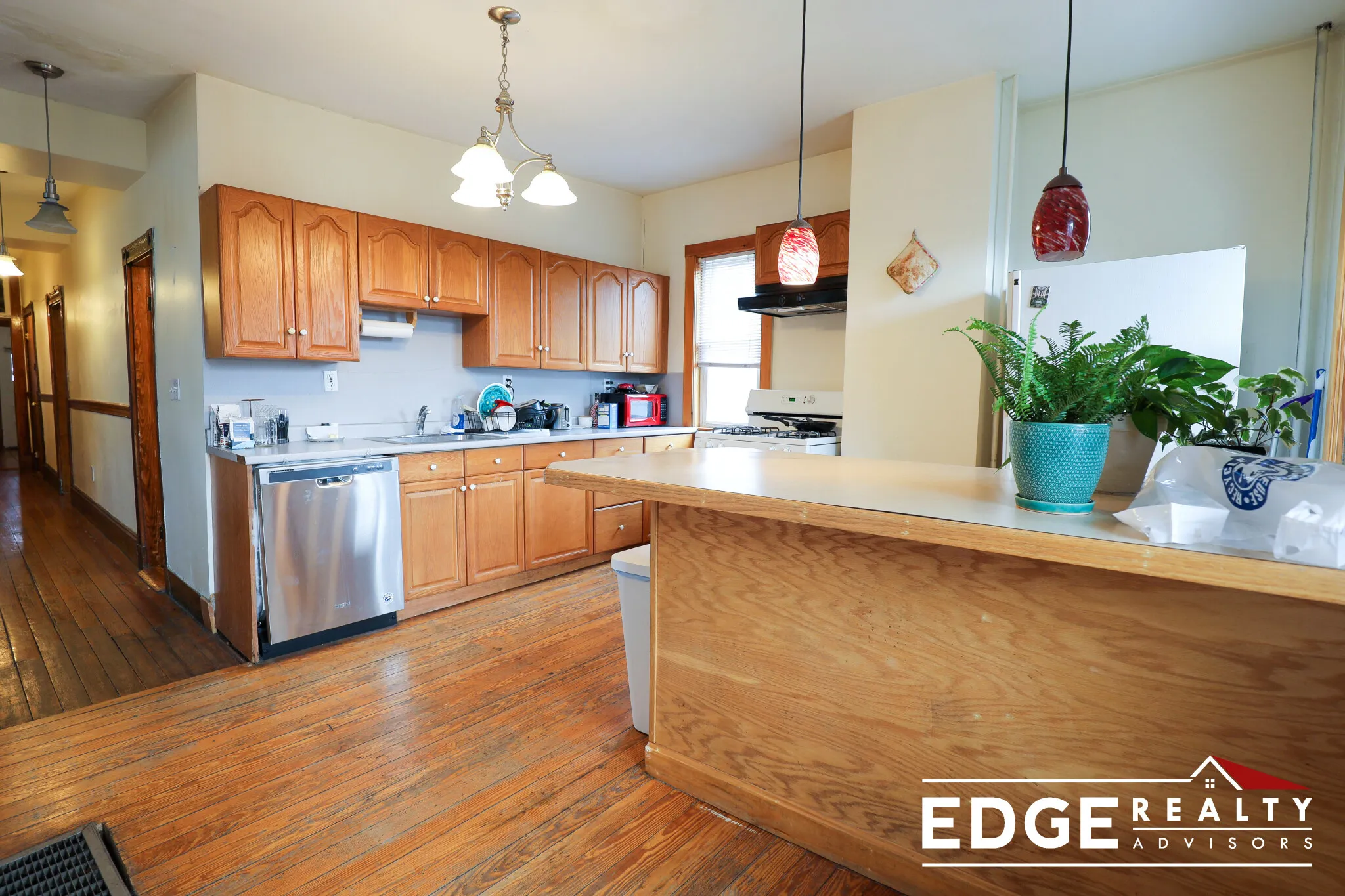 4 bed, 2 bath apartment for rent at 340 Faneuil St Unit 2, Oak Square — photo 2 of 14