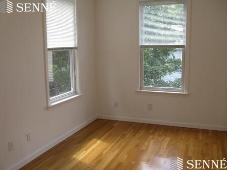 2 bed, 1 bath apartment for rent at 340 Franklin St Unit 4, Riverside — photo 4 of 6