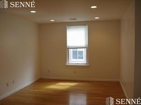 2 bed, 1 bath apartment for rent at 340 Franklin St Unit 4, Riverside — photo 2 of 6