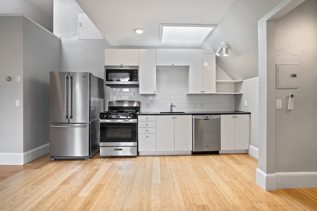 1 bed, 1 bath apartment for rent at 340 Harvard St Unit 4, Cambridge — photo 4 of 18