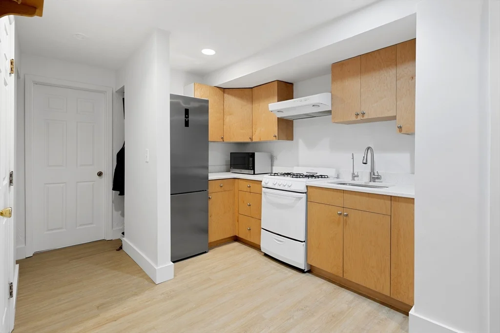 1 bed, 1 bath apartment for rent at 340 Harvard St Unit B, Harvard Square — photo 5 of 14