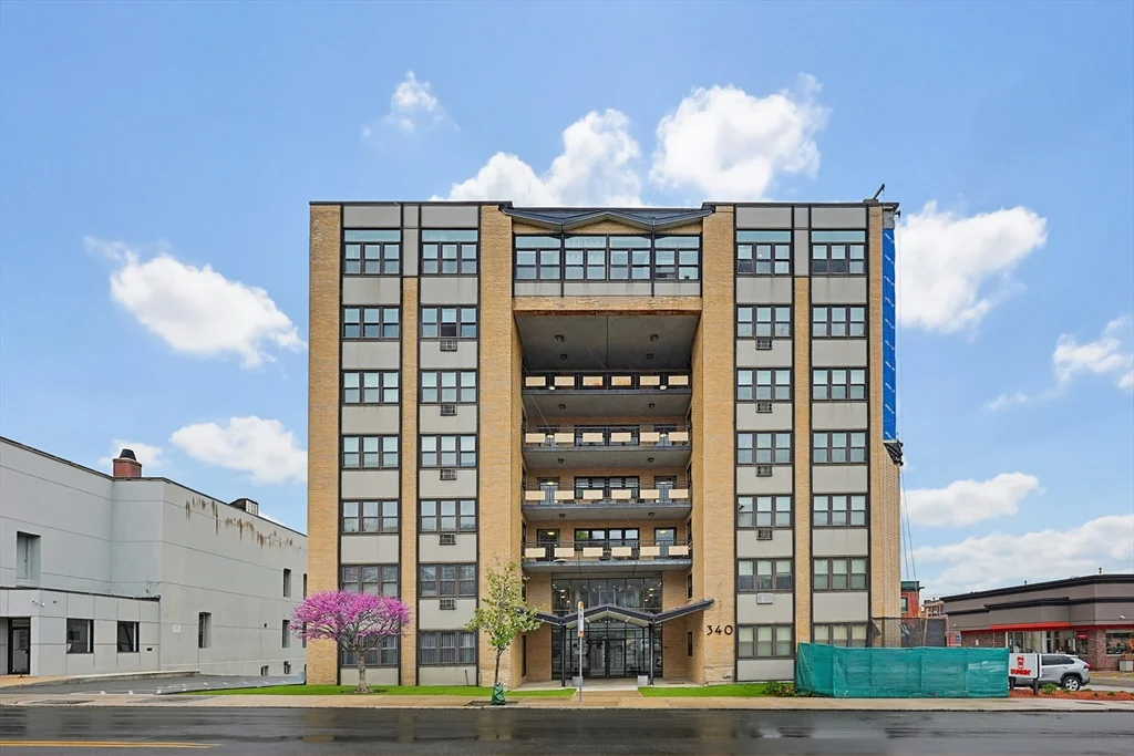 Studio bed, 1 bath apartment for rent at 340 Main St Unit 206, Melrose