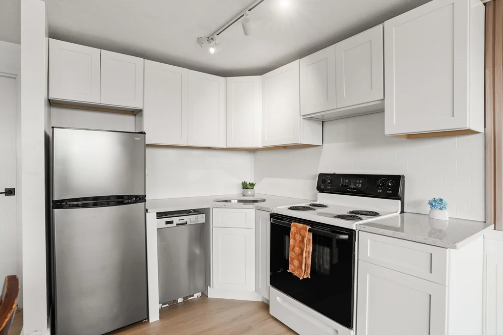 Studio bed, 1 bath apartment for rent at 340 Main St Unit 502, Melrose — photo 5 of 16