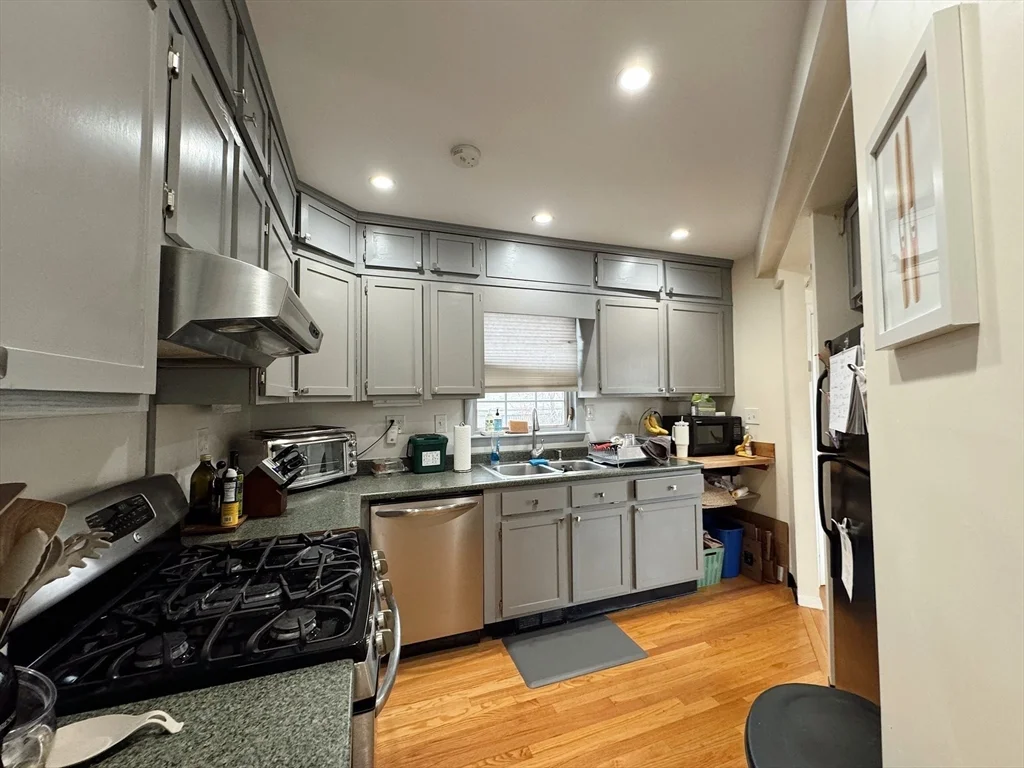 2 bed, 1 bath apartment for rent at 340 Putnam Ave Unit 2, Cambridgeport — photo 4 of 19