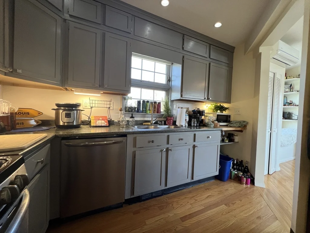 2 bed, 1 bath apartment for rent at 340 Putnam Ave Unit 2, Cambridgeport — photo 2 of 19